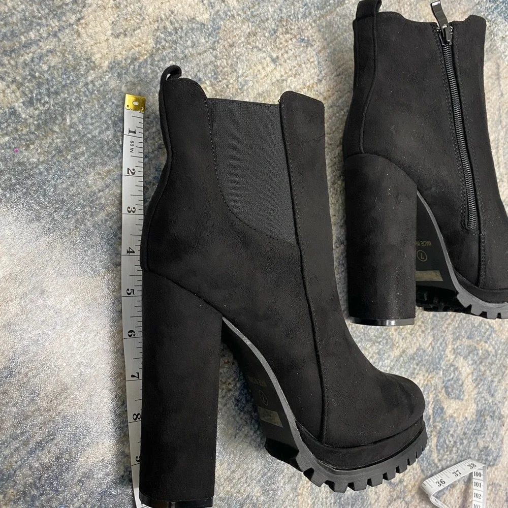 ♠️BLACK GLAZE BOOTS♠️ - Picture 5 of 6